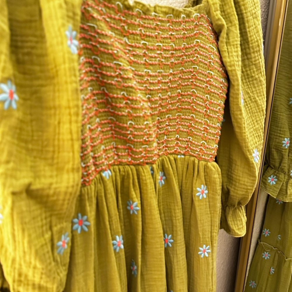 Puffed sleeve Floral Dress - Picture 3 of 4